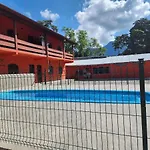 0001.13 - Maranduba - Chale Terreo - 6 Pessoas -2 Quadras Do Mar - Piscina - Wi-Fi -Ar Condicionado