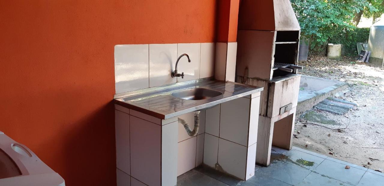 Apartamento 0001.13 - Maranduba - Chale Terreo - 6 Pessoas -2 Quadras Do Mar - Piscina - Wi-fi -ar Condicionado *